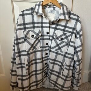 Women’s fully lined shacket with pockets